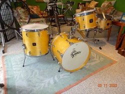 18 X 14 BASS DRUM SERIAL NUMBER 138800 WITH CENTER MOUNT GRETSCH SINGLE TOM TOM HOLDER. A GREAT LOOKING EXCELLENT...
