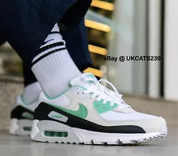 Nike Air Max 90.