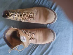   Very clean no rips still lots of life left in them very cool and stylish These Redwing Boots, size 10.5, offer a...