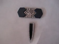(Boucle de ceinture ancienne Art Déco 1920 griffée bakélite noire +broche clip au modèle strass. 2) Broche clip....