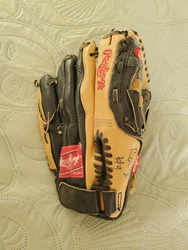 Rawlings Baseball Glove Mitt Nomar Garcia Parra Signed 11 inch Fast Back Model.  This glove is in great condition