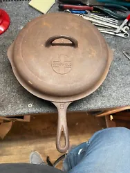 Rare griswold #9 skillet with lid. Marked 1099 great shape.