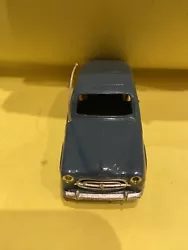 PEUGEOT 403 norev ancien 1/43. Superbe, voir les photos pour vous faire une idée