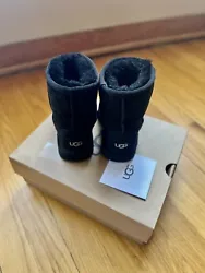 toddler ugg boots black S/N1017703T Size 8. With original box UGG
