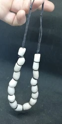 Longueur de la rangée de perles: 26,5cm. longueur totale: 43cm.