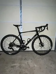Giant tcr advanced. 138 miles total on bike. Comes with axs rival. You will need your own batteries for the group set....