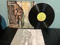 VINYL OVERALL IS EXCELLENT.WITH ONE SMALL SURFACE SLEEVE MARK. NICE COPY !