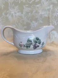Pfalzgraff Grapevine gravy boat. Excellent condition, no chips,crazing or cracks or discoloration. Please see my other...