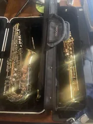 Two very well made and sounding saxes! The soprano has no cosmetic or technical issues and has two necks! The yamaha...