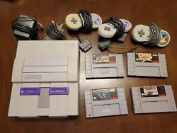 Super Nintendo SNES Console lot. Console has yellowing.