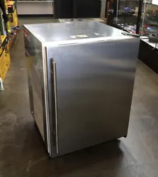 Up for sale is a Subzero-Wolf Legacy Model Undercounter Refrigerator/Freezer w/ Ice Maker, UC-24CI-RH. Freezer...