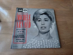 45 Tours .Michèle Arnaud.Gainsbourg.EG 1013.Rare. Collection. Vinyle ultra rare . Ne dis rien de Gainsbourg. Très bon...