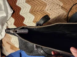 michael kors handbag. Condition is Pre-owned. Shipped with USPS Priority Mail.
