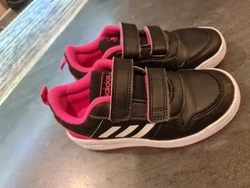 Baskets adidas  fille cuir original  porté 2 foi  pointure 30 très confortable