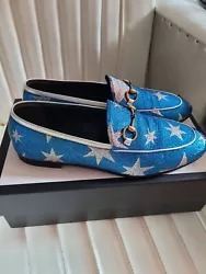 Elevate your shoe game with these stunning GG Gucci Stars Lame Starry Sky Nappa Ladies Shoes Loafers Moccasin. Crafted...