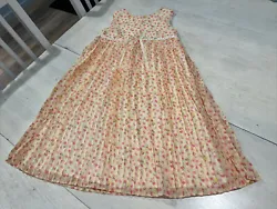Laura Ashley Sleeveless Floral Accordion Pleated Lined Dress Girls Size 6. It is in very good condition. It comes from...