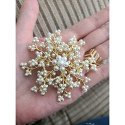 GORGEOUS STATEMENT PEARL BROOCHLARGE AND STUNNING AT 3 INCHES ACROSSHAS BEAUTIFUL DEPTH AND DIMENSION.18K GOLD PLATED...
