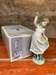 LLADRO - GARDEN DANCE - #6580 - RETIRED - MINT CONDITION WITH BOX