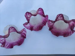 Lot De Trois Tulipes à bordure rouge. Joli lot de tulipes , bordure rouge cerise . En bon état , juste a noter sur l...