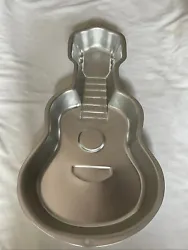 Wilson cake pan, 2105–5 70 guitar shape in good condition. (F2)