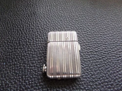 SUPERBE BRIQUET PEUT ETRE UN THORENS. BONNES ENCHERES.