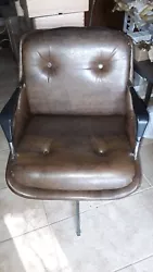 This is an office style chair, with armrests. Non reclining. Very good condition.