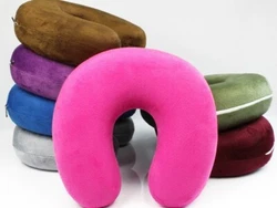 This padding shapes to the curve of your neck and head for personalised comfort and support. 1 x U shaped pillow. 3...