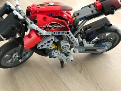 LEGO TECHNIC. Motorbike (2010). Complet et en excellent état.