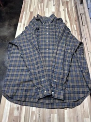 This shirt is perfect for a casual occasion and is available in size 2XB. This button-down shirt is a great addition to...