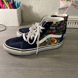 Vans Children’s Shoe Size 3 Blue Suede Floral Hightops Skate. These vans have very minimal wear and are in great...