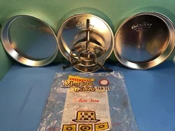 I opened the package to make sure the bottom pan had no denting, all three pans are perfect . See my other vintage...