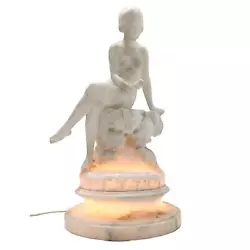 Veilleuse en albâtre Art déco 1930, par Umbetrto Stiaccini de dimension hauteur 40 cm pour une largeur de 23 cm et...