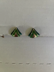 Add a touch of vintage glam to your outfit with these Avon clip-on earrings from 1984. The gold tone metal perfectly...