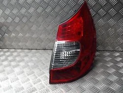 Ref interne : 74137843. Modèle : SCENIC 2 PHASE 2 1.5 DCI - 8V TURBO. - PHASE : 2. Type Mine : MRE5326AV815. Couleur :...