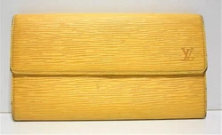 Louis Vuitton, Portefeuille SARAH, en cuir. Coloris : jaune intérieur violet. Composition : cuir épi. État :BC /...
