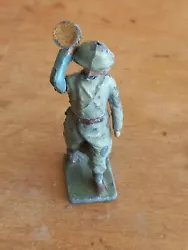Ancien soldat de plomb. Soldat poilu avec son clairon A identifier.