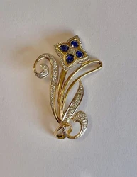 Pendentif doccasion en or jaune 18 carats dun poids de 4.99 grs composé de quatres saphirs dun poids total 0.60 carat...