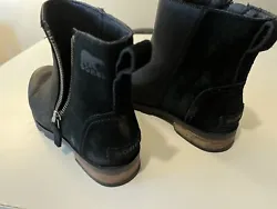 sorel 6.5 women Boots Black. Condition is Pre-owned. Shipped with USPS Priority Mail. Waterproof. Worn only twice!!...