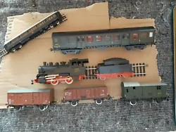 Lot train miniature, 1 locomotive à vapeur + 6 wagons marchandises et voyageurs.