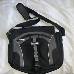 TOTES laptop bag shoulder black. Very good condition clean ,many compartments. (Cl/L1)