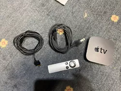 Apple TV (2nd Generation) 8GB Media Streamer - A1378 Works, With Remote!.