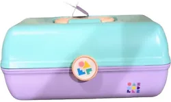 Caboodles On-The-Go Girl Sea foam Lid & Lavender Base Vintage Case. Case has some light scratches from shelfwear and...
