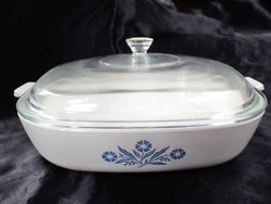 You are bidding on a vintage, 1958/1959, Corning Ware, Pyroceram, A 15, casserole dish with its, glass lid. As shown,...