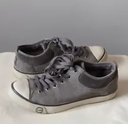 UGG S/N 1888 Grey Leather Sheepskin Lining Casual Lace Up Low Top Sneakers Womens 9. Pre-owned in fair...