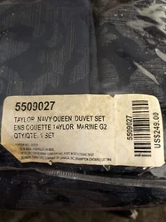 Bombay Taylor Queen Duvet Set. Condition is 