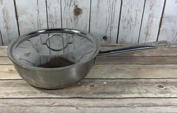 Small ding in lid. Preowned and previously used but still in good overall condition. The item has been used so shows...