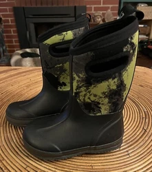 DSG Rain/Winter BootsSize 13kBlack with black, gray & green Camo upperGreat pre-owned condition and comes from a smoke...