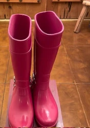 With a comfortable fit and a stylish design, these boots are sure to be a staple in any wardrobe. Whether youre running...