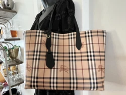 Burberry Reversible Check Leather Haymarket Tote Bag Black/Beige 4049635 IT. Pre-owned condition. Normal wear on...