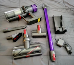 Dyson V11 Animal Cord-Free Vacuum Cleaner READ . If you dont see it in a photo, it is NOT INCLUDED.
